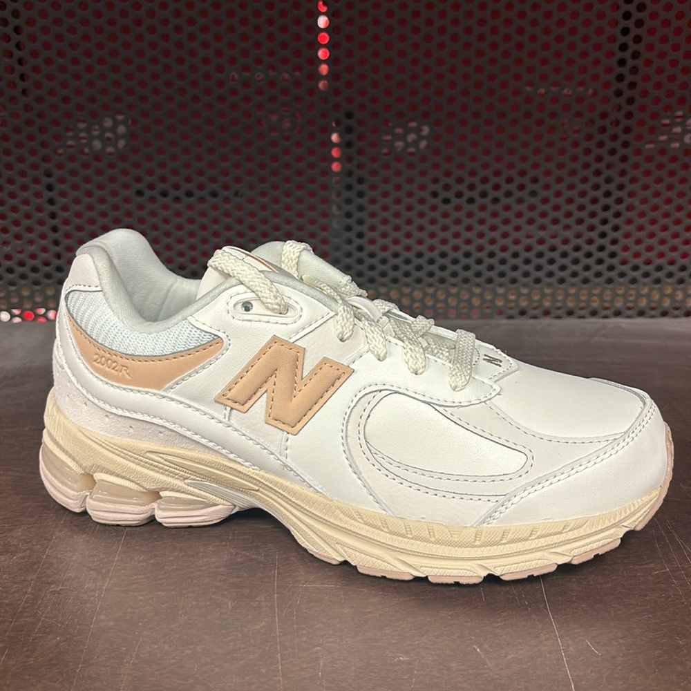 New Balance 2002R